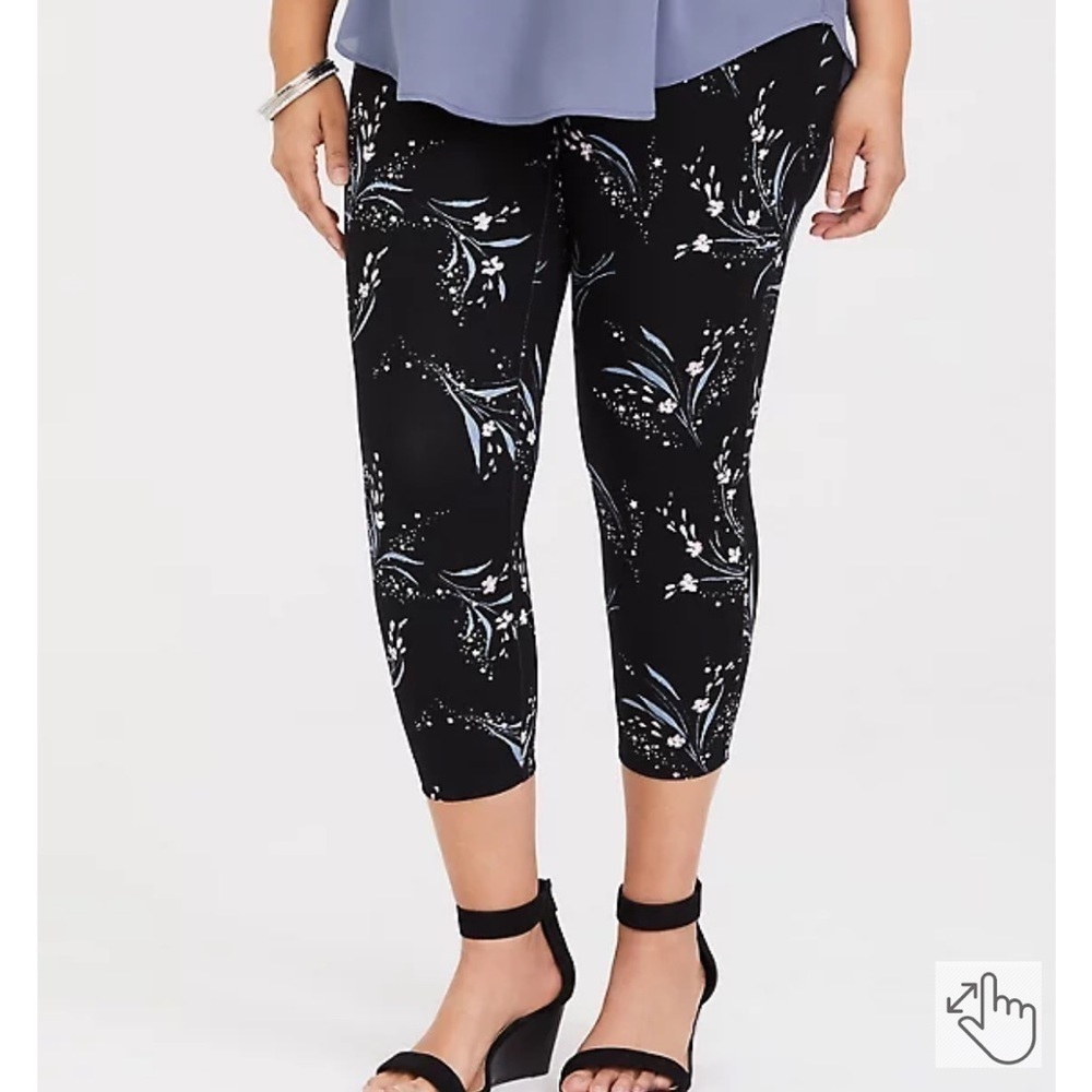 Torrid Studio Ponte Slim Fix Crop Pixie Pants Black Floral 5S 5 Short R